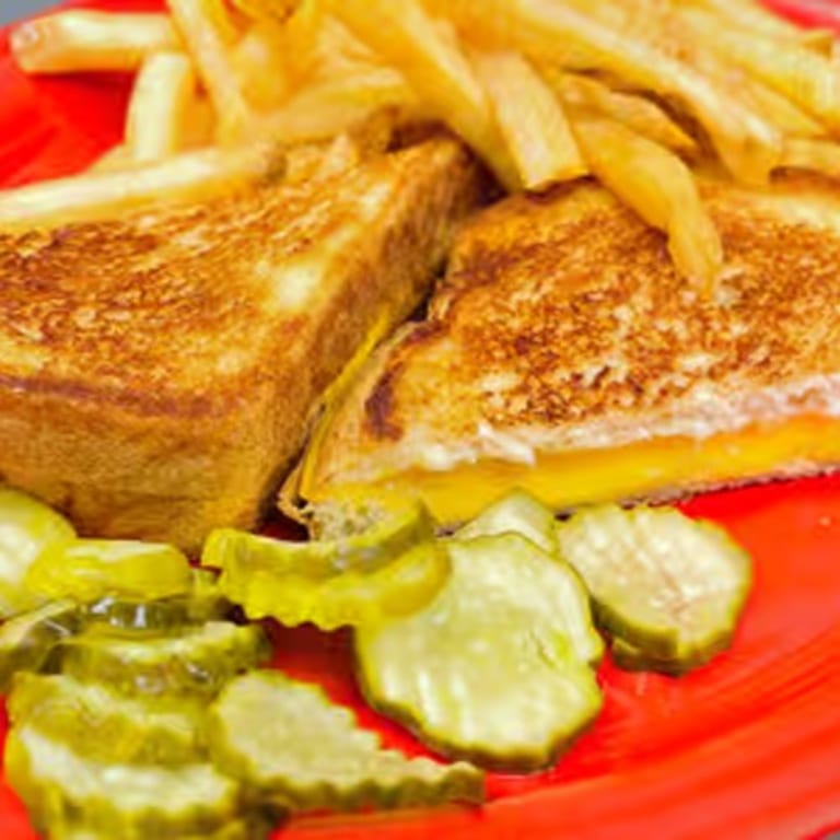 Grilled Cheese Delights: American Diner Favorites